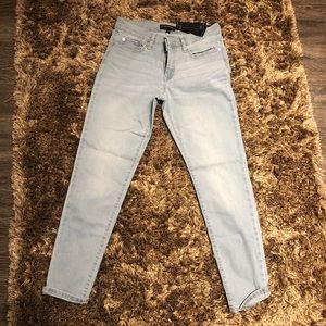 NWT BANANA REPUBLIC SKINNY JEANS SIZE PETITE 27/4